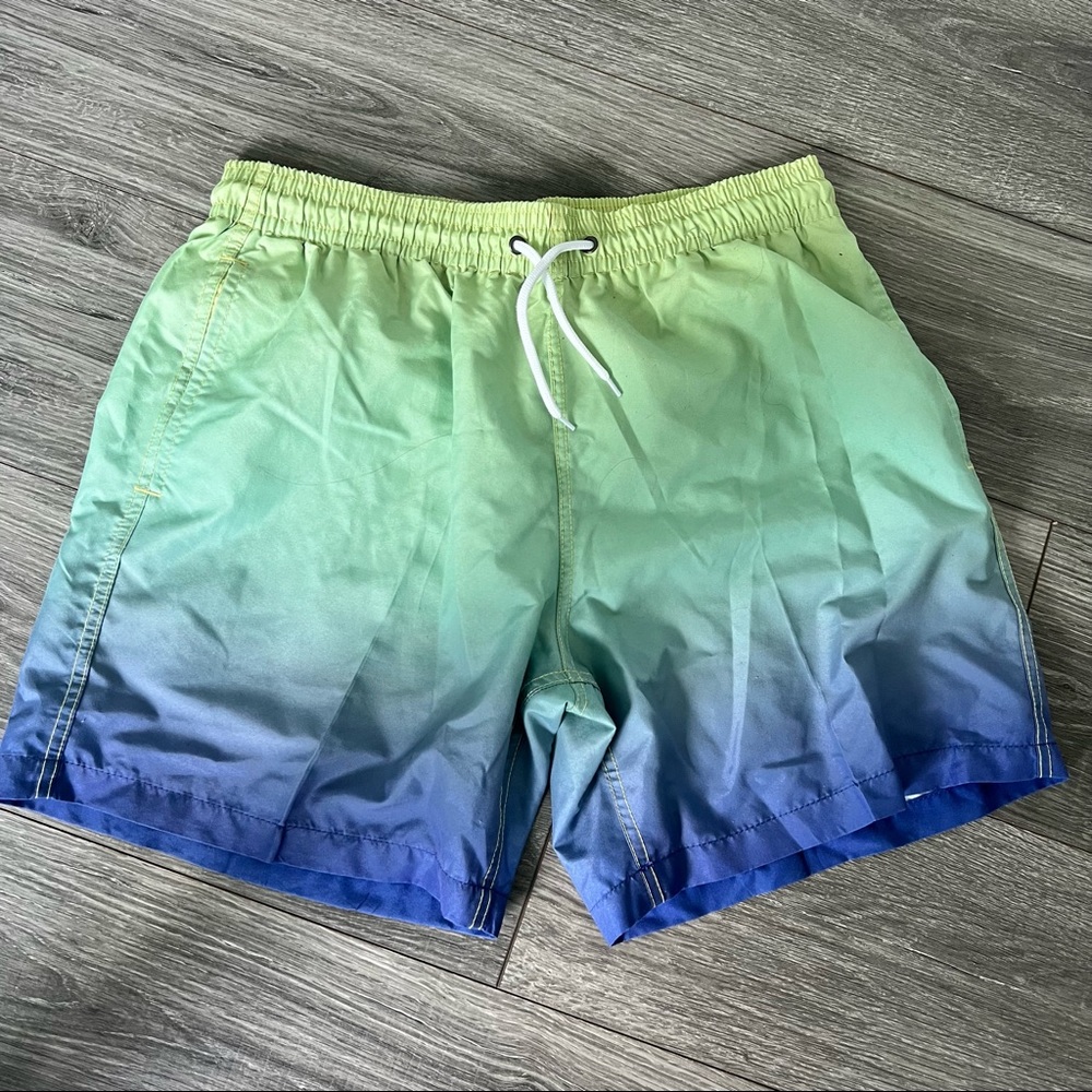 Men’s swim trunks